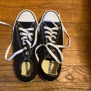 Low top black converse